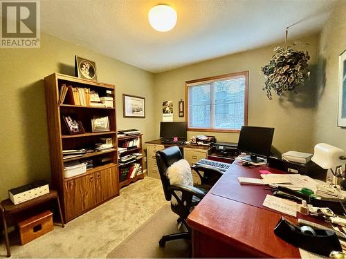 3677 Braelyn Road, Tappen, BC - Indoor Photo Showing Office