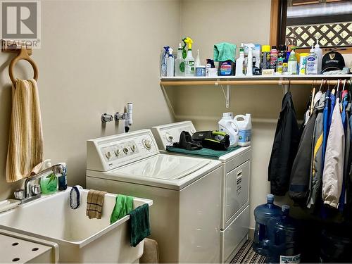 3677 Braelyn Road, Tappen, BC - Indoor Photo Showing Laundry Room