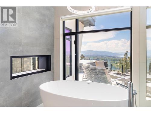 1364 Mine Hill Drive, Kelowna, BC - Indoor Photo Showing Bathroom