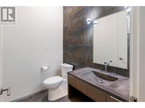 1364 Mine Hill Drive, Kelowna, BC - Indoor Photo Showing Bathroom