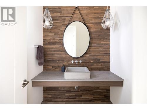 1364 Mine Hill Drive, Kelowna, BC - Indoor Photo Showing Bathroom