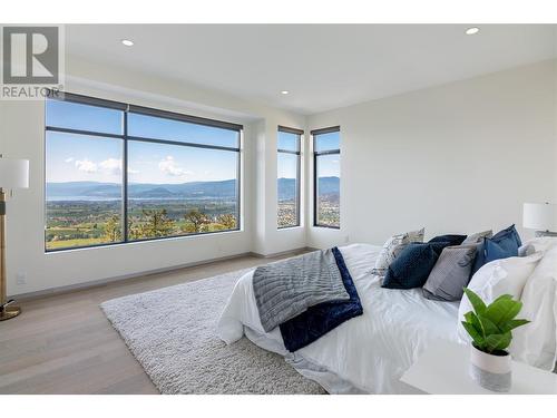 1364 Mine Hill Drive, Kelowna, BC - Indoor Photo Showing Bedroom