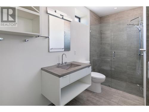 1364 Mine Hill Drive, Kelowna, BC - Indoor Photo Showing Bathroom
