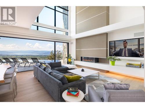 1364 Mine Hill Drive, Kelowna, BC - Indoor Photo Showing Living Room With Fireplace