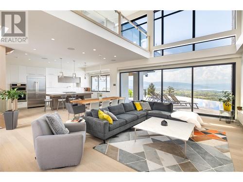 1364 Mine Hill Drive, Kelowna, BC - Indoor Photo Showing Living Room