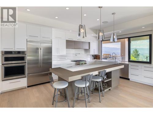 1364 Mine Hill Drive, Kelowna, BC - Indoor Photo Showing Kitchen With Upgraded Kitchen