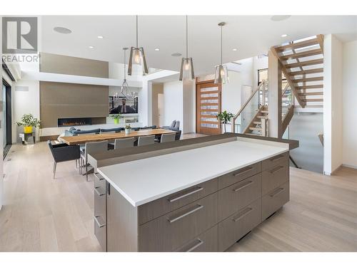 1364 Mine Hill Drive, Kelowna, BC - Indoor Photo Showing Kitchen With Upgraded Kitchen