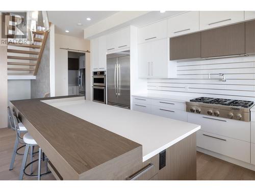 1364 Mine Hill Drive, Kelowna, BC - Indoor Photo Showing Kitchen