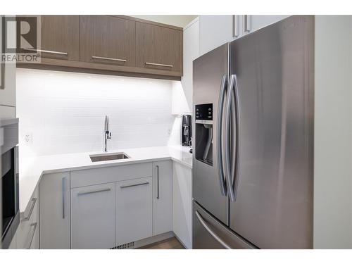 1364 Mine Hill Drive, Kelowna, BC - Indoor Photo Showing Kitchen With Upgraded Kitchen