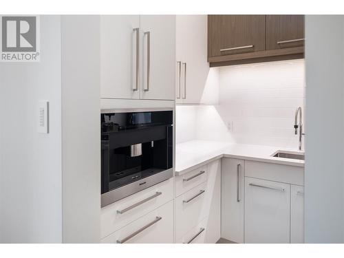 1364 Mine Hill Drive, Kelowna, BC - Indoor Photo Showing Kitchen