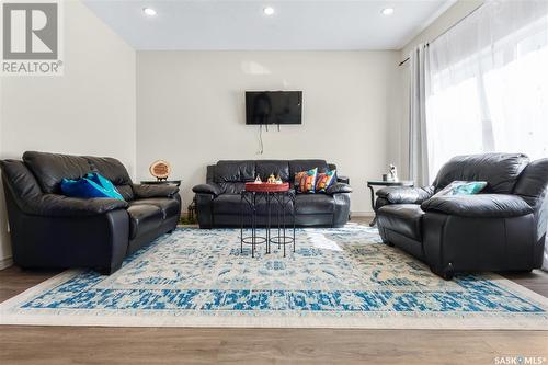 246 Ashworth Crescent, Saskatoon, SK - Indoor Photo Showing Living Room