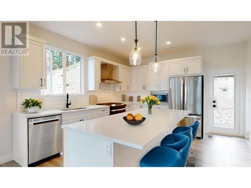5914 Macgregor Road, Peachland, BC - Indoor Photo Showing Kitchen With Stainless Steel Kitchen With Upgraded Kitchen