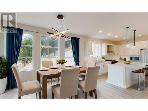5914 Macgregor Road, Peachland, BC - Indoor Photo Showing Dining Room