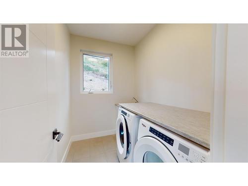 5914 Macgregor Road, Peachland, BC - Indoor Photo Showing Laundry Room