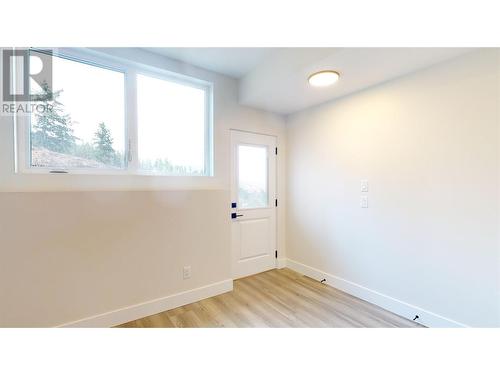 5914 Macgregor Road, Peachland, BC - Indoor Photo Showing Other Room
