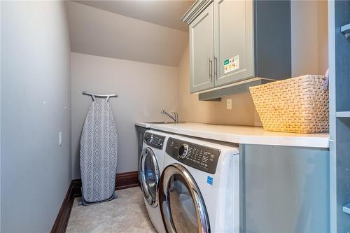 76 Oak Avenue, Dundas, ON - Indoor Photo Showing Laundry Room