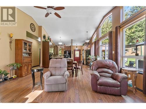 7688 Mountain Drive, Anglemont, BC - Indoor Photo Showing Living Room