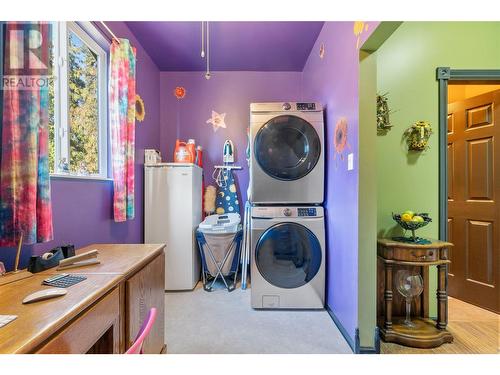 7688 Mountain Drive, Anglemont, BC - Indoor Photo Showing Laundry Room