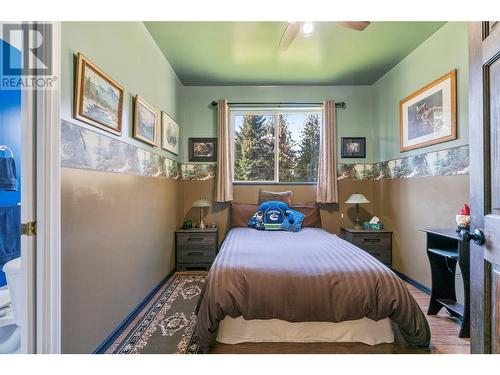 7688 Mountain Drive, Anglemont, BC - Indoor Photo Showing Bedroom