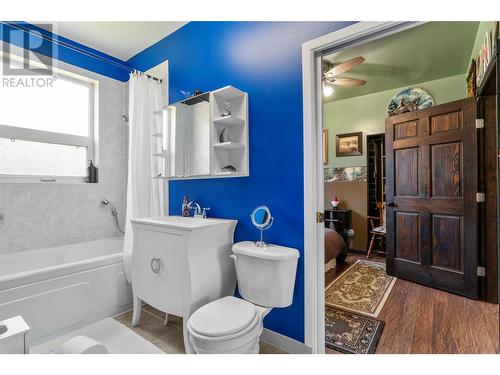 7688 Mountain Drive, Anglemont, BC - Indoor Photo Showing Bathroom