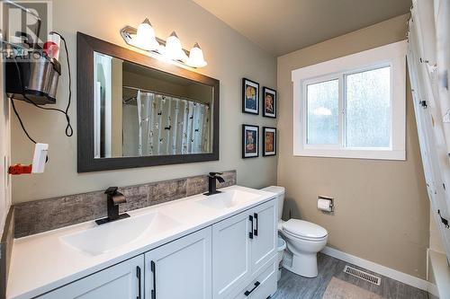 5483 Dalhousie Drive, Prince George, BC - Indoor Photo Showing Bathroom