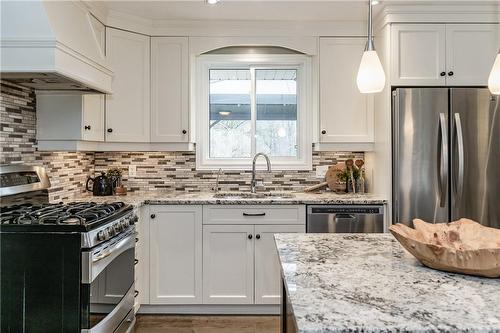 1513 Fletcher Road, Hamilton, ON - Indoor Photo Showing Kitchen With Upgraded Kitchen