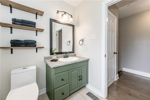 1513 Fletcher Road, Hamilton, ON - Indoor Photo Showing Bathroom