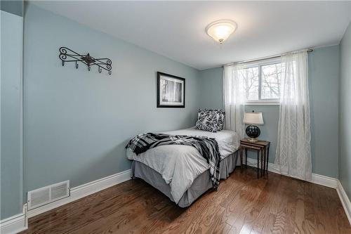 1513 Fletcher Road, Hamilton, ON - Indoor Photo Showing Bedroom