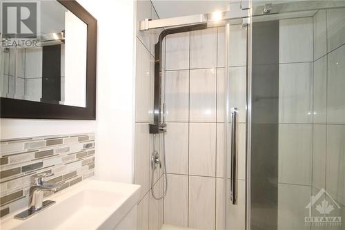 3027 Prince Of Wales Drive, Ottawa, ON - Indoor Photo Showing Bathroom