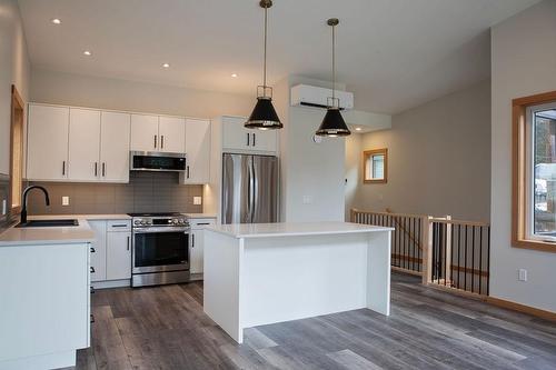 922 Sixth Street, Nelson, BC - Indoor Photo Showing Kitchen With Upgraded Kitchen