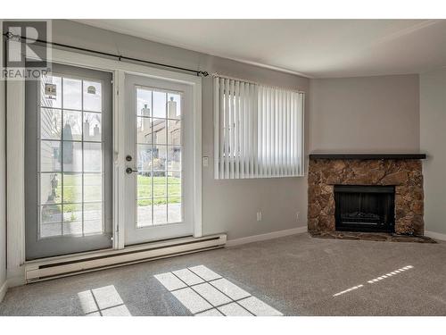 5300 25 Avenue Unit# 45, Vernon, BC - Indoor Photo Showing Living Room With Fireplace