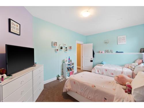 3721 5Th Ave, Castlegar, BC - Indoor Photo Showing Bedroom