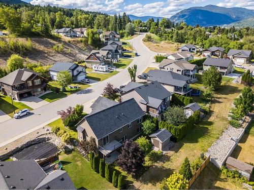 3721 5Th Ave, Castlegar, BC - Outdoor With View