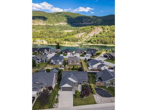 3721 5Th Ave, Castlegar, BC - Outdoor With View