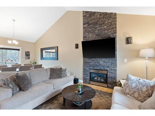 3721 5Th Ave, Castlegar, BC - Indoor Photo Showing Living Room With Fireplace