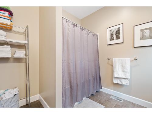 3721 5Th Ave, Castlegar, BC - Indoor Photo Showing Bathroom