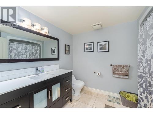 3131 20 Street Ne, Salmon Arm, BC - Indoor Photo Showing Bathroom