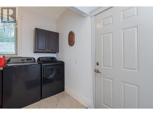 3131 20 Street Ne, Salmon Arm, BC - Indoor Photo Showing Laundry Room