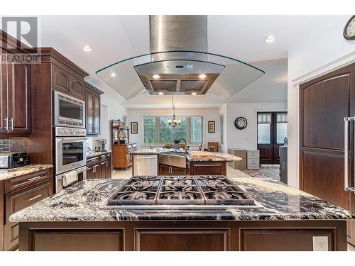 3131 20 Street Ne, Salmon Arm, BC - Indoor Photo Showing Kitchen With Upgraded Kitchen