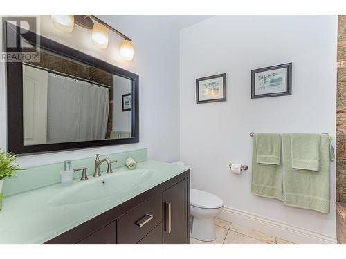 3131 20 Street Ne, Salmon Arm, BC - Indoor Photo Showing Bathroom