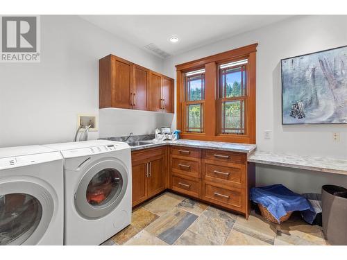 3832 Pakka Road, Sorrento, BC - Indoor Photo Showing Laundry Room