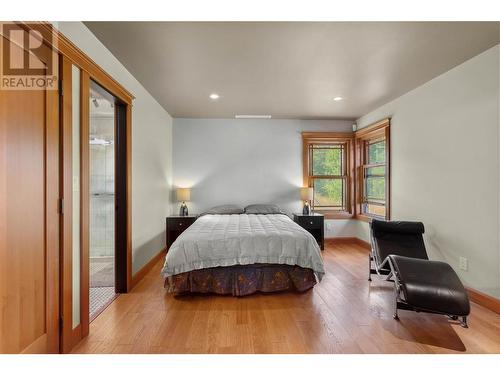 3832 Pakka Road, Sorrento, BC - Indoor Photo Showing Bedroom