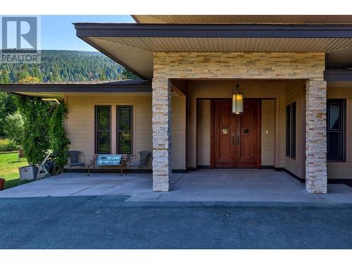 3832 Pakka Road, Sorrento, BC - Outdoor