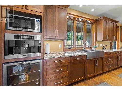 3832 Pakka Road, Sorrento, BC - Indoor Photo Showing Dining Room