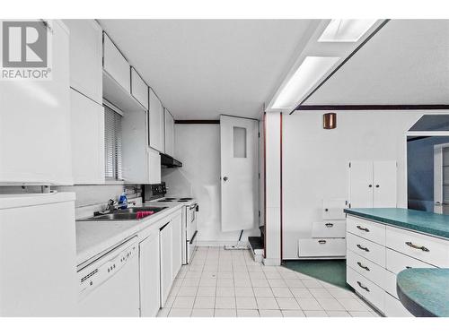 123 Riverdale Drive, Enderby, BC - Indoor Photo Showing Kitchen With Double Sink