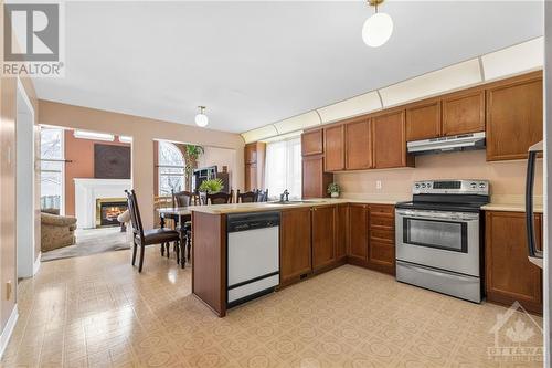 60 Dewberry Crescent, Ottawa, ON - Indoor Photo Showing Kitchen