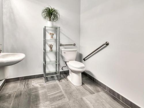 Powder room - Rue Non Disponible-Unavailable, Montréal (Côte-Des-Neiges/Notre-Dame-De-Grâce), QC - Indoor Photo Showing Bathroom