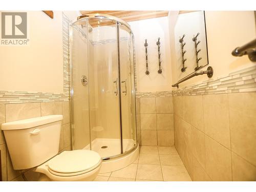 4598 Cedar Hill Road, Falkland, BC - Indoor Photo Showing Bathroom