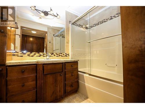 4598 Cedar Hill Road, Falkland, BC - Indoor Photo Showing Bathroom