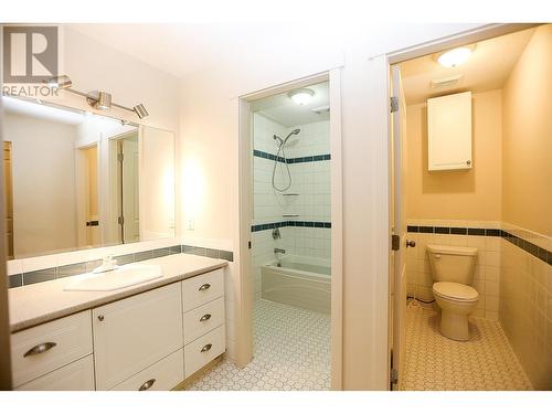 4598 Cedar Hill Road, Falkland, BC - Indoor Photo Showing Bathroom